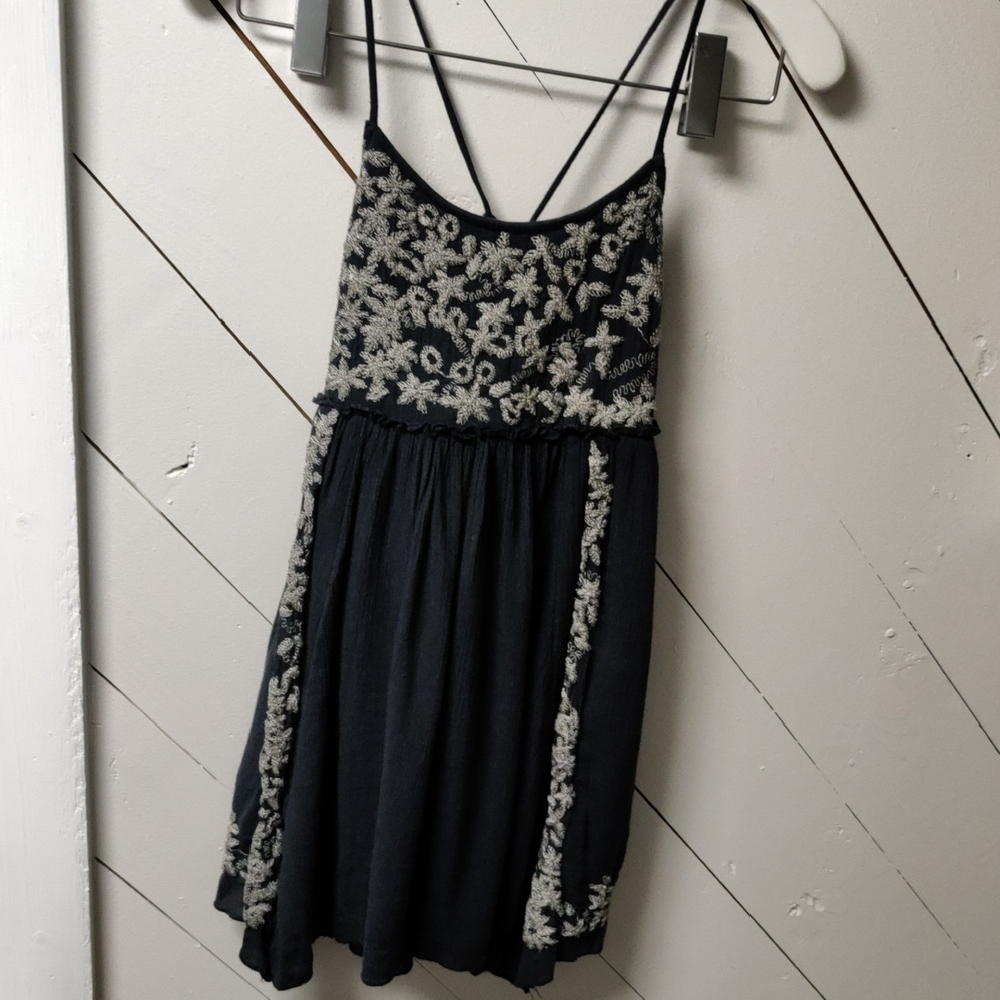 American Eagle Outfitters Black and Cream Embroidered Top